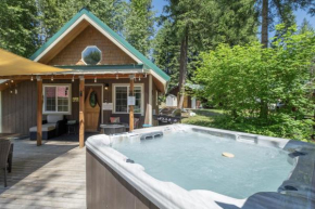 Lil Bigfoot Chalet by NW Comfy Cabins